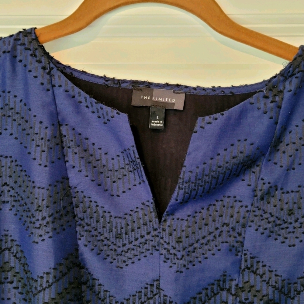 THE LIMITED Navy Chevron Blouse - Picture 2 of 4